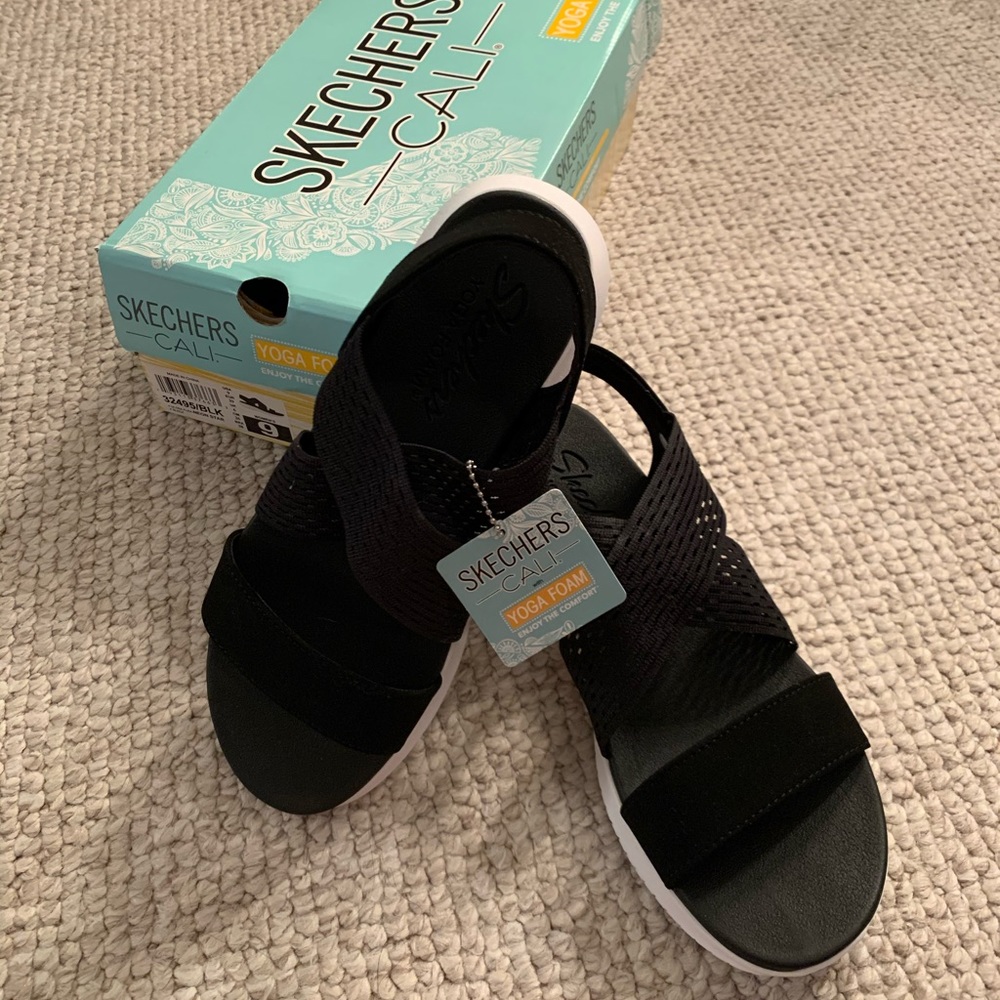 NWT Skechers Cali sandals with Yoga foam